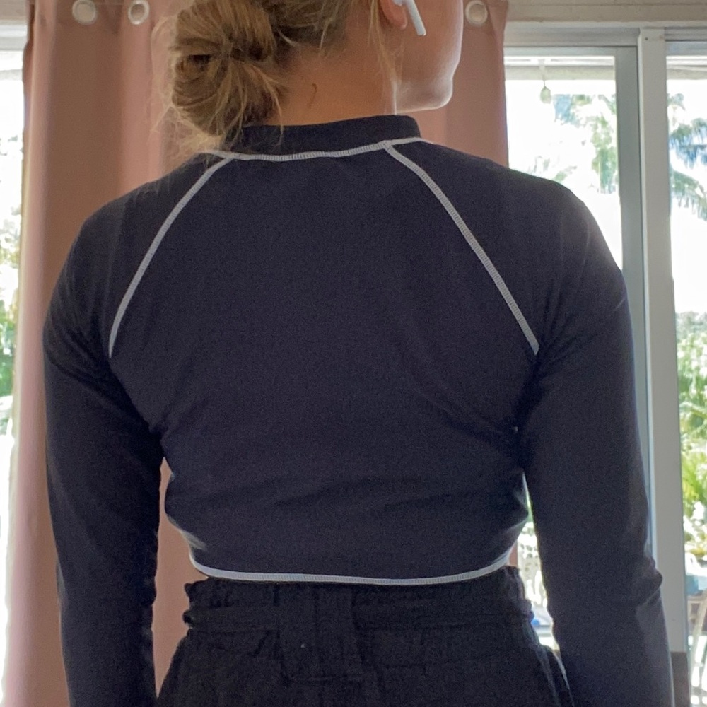 Cropped Circo Rashguard - Picture 6 of 7
